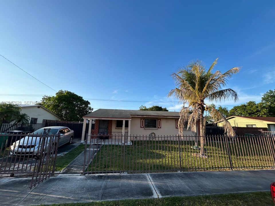 Activo con contrato: $395,000 (3 camas, 1 baños, 1722 Pies cuadrados)