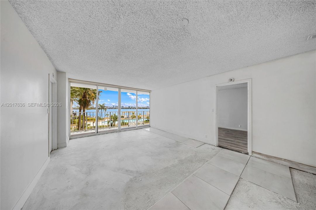 For Sale: $319,888 (2 beds, 2 baths, 1030 Square Feet)