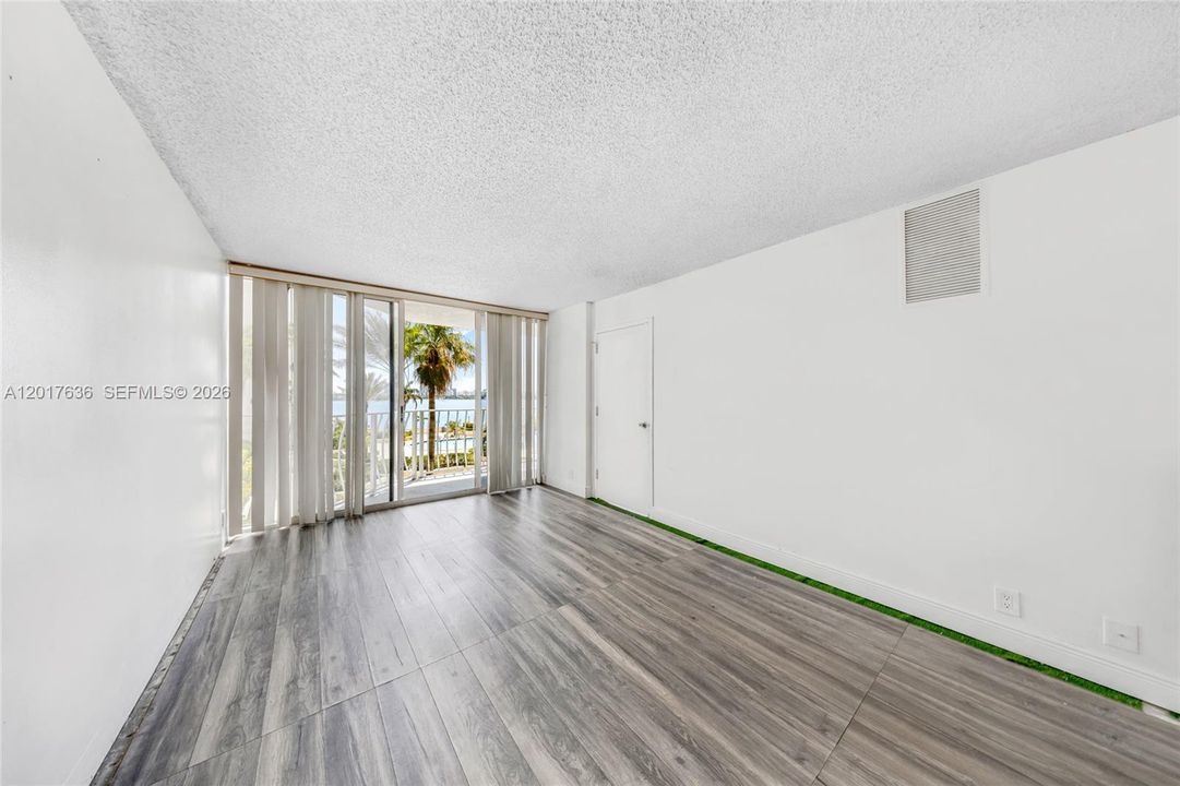 For Sale: $319,888 (2 beds, 2 baths, 1030 Square Feet)