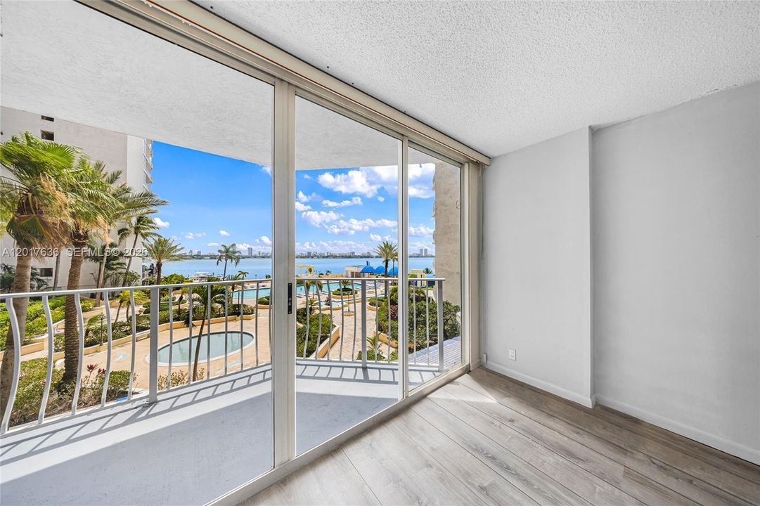 For Sale: $319,888 (2 beds, 2 baths, 1030 Square Feet)