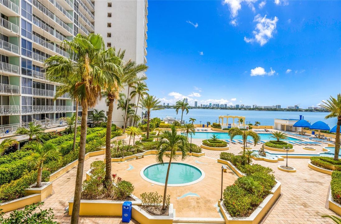For Sale: $319,888 (2 beds, 2 baths, 1030 Square Feet)