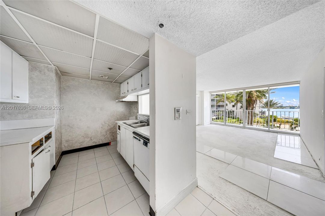 For Sale: $319,888 (2 beds, 2 baths, 1030 Square Feet)