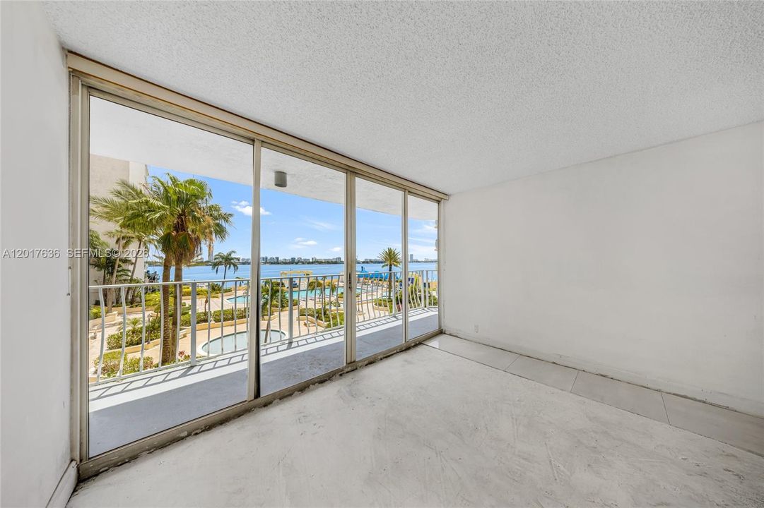 For Sale: $319,888 (2 beds, 2 baths, 1030 Square Feet)