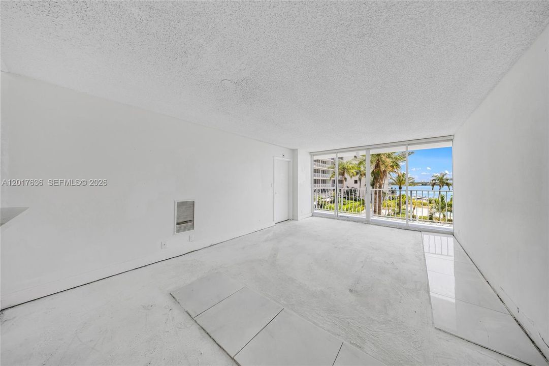 For Sale: $319,888 (2 beds, 2 baths, 1030 Square Feet)