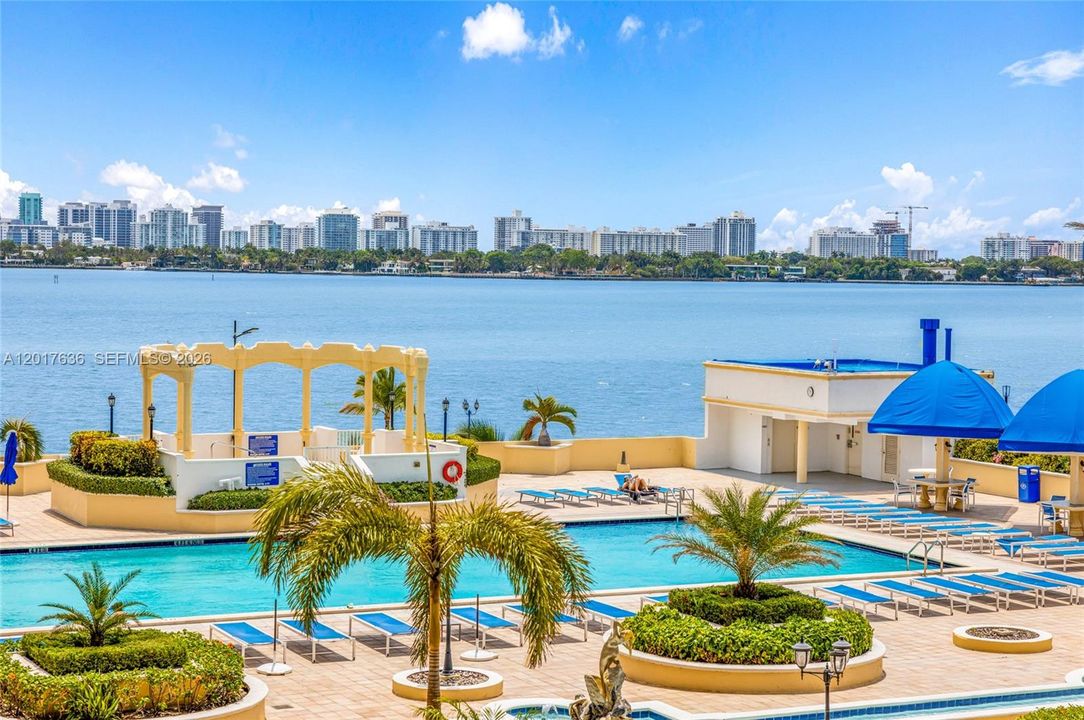 For Sale: $319,888 (2 beds, 2 baths, 1030 Square Feet)