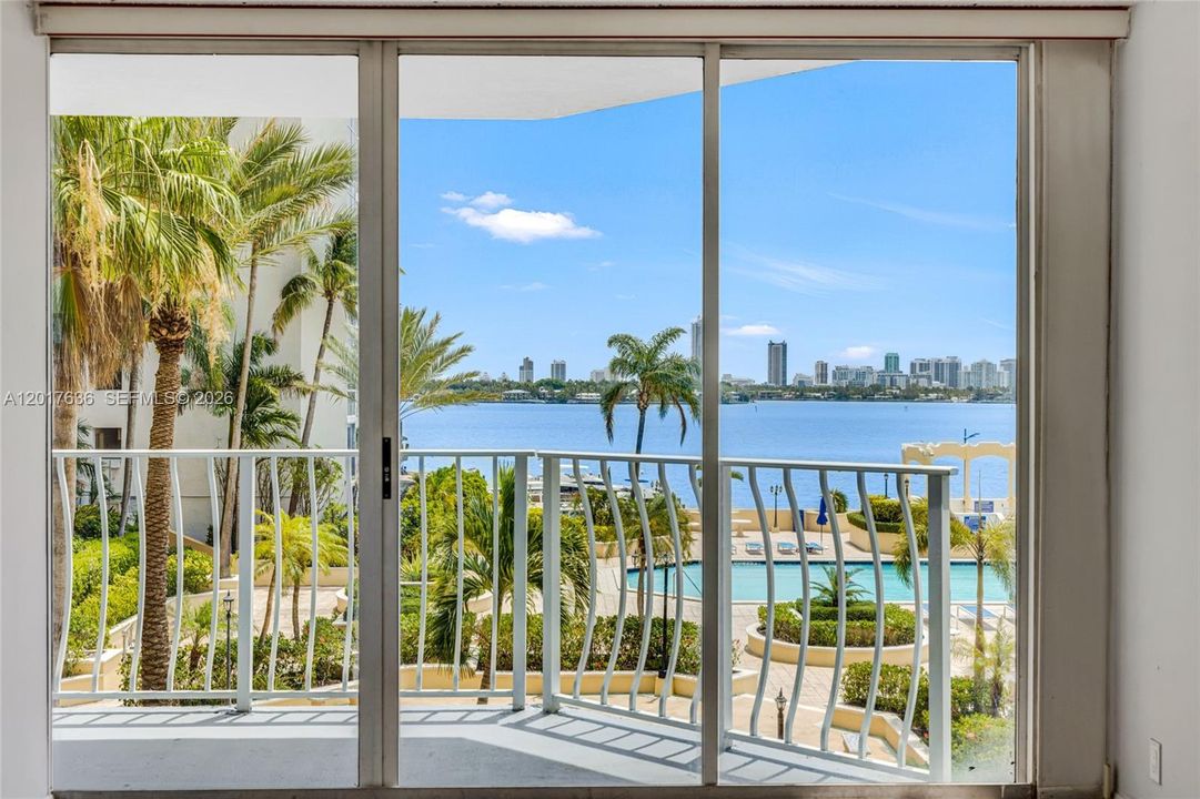 For Sale: $319,888 (2 beds, 2 baths, 1030 Square Feet)