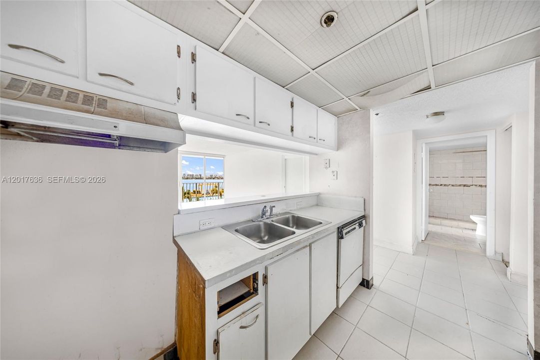 For Sale: $319,888 (2 beds, 2 baths, 1030 Square Feet)