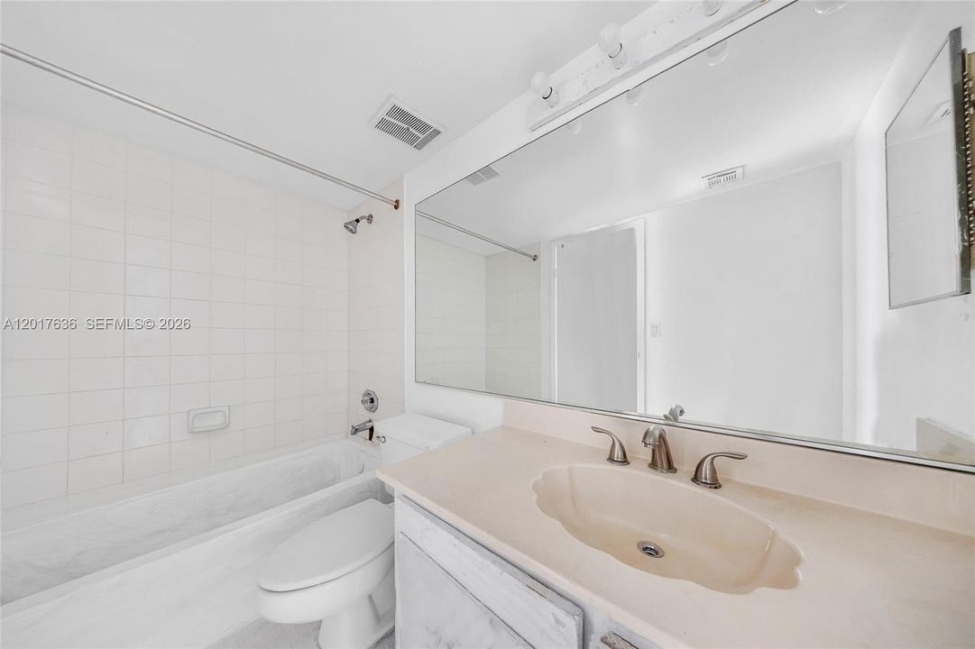 For Sale: $319,888 (2 beds, 2 baths, 1030 Square Feet)