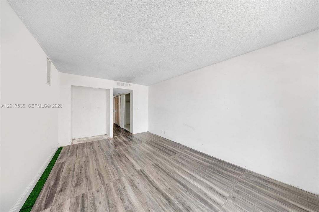 For Sale: $319,888 (2 beds, 2 baths, 1030 Square Feet)