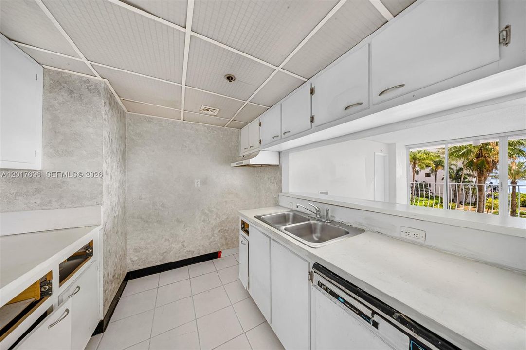 For Sale: $319,888 (2 beds, 2 baths, 1030 Square Feet)
