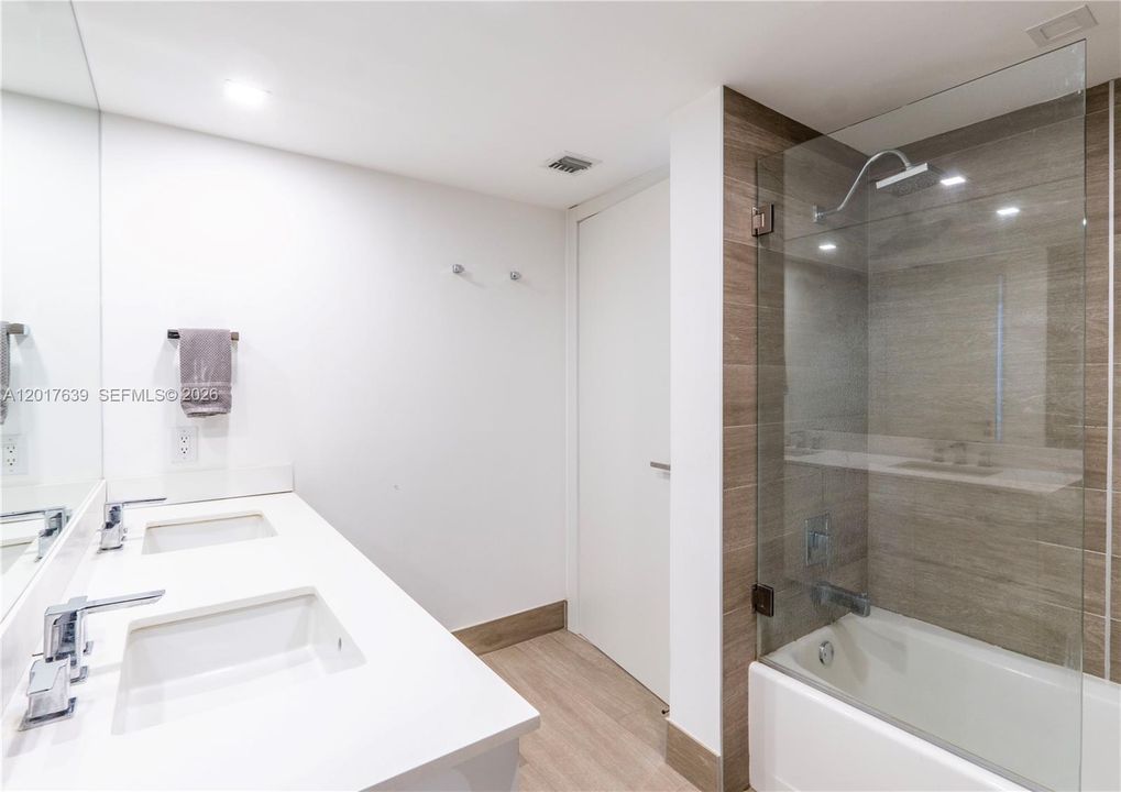 For Sale: $490,000 (1 beds, 1 baths, 850 Square Feet)