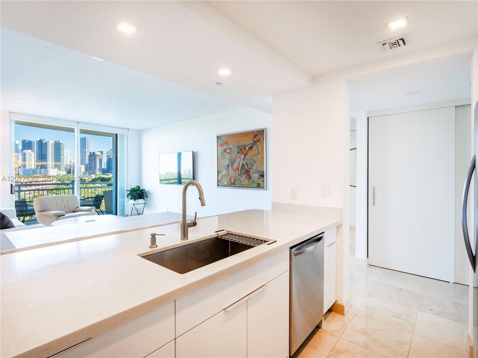 For Sale: $490,000 (1 beds, 1 baths, 850 Square Feet)