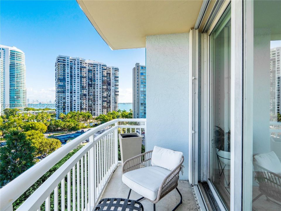 For Sale: $490,000 (1 beds, 1 baths, 850 Square Feet)