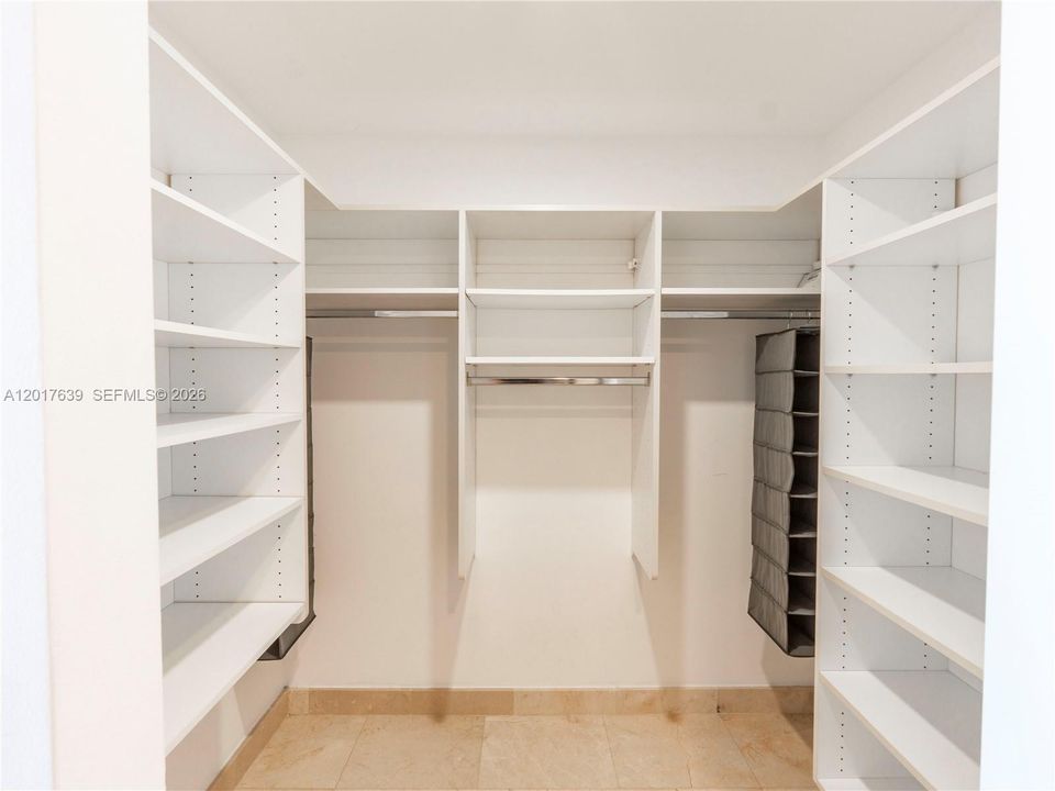 For Sale: $490,000 (1 beds, 1 baths, 850 Square Feet)