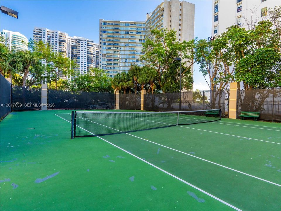 For Sale: $490,000 (1 beds, 1 baths, 850 Square Feet)