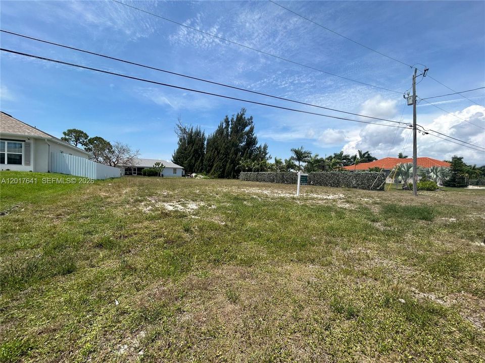 待售: $43,000 (0.23 acres)