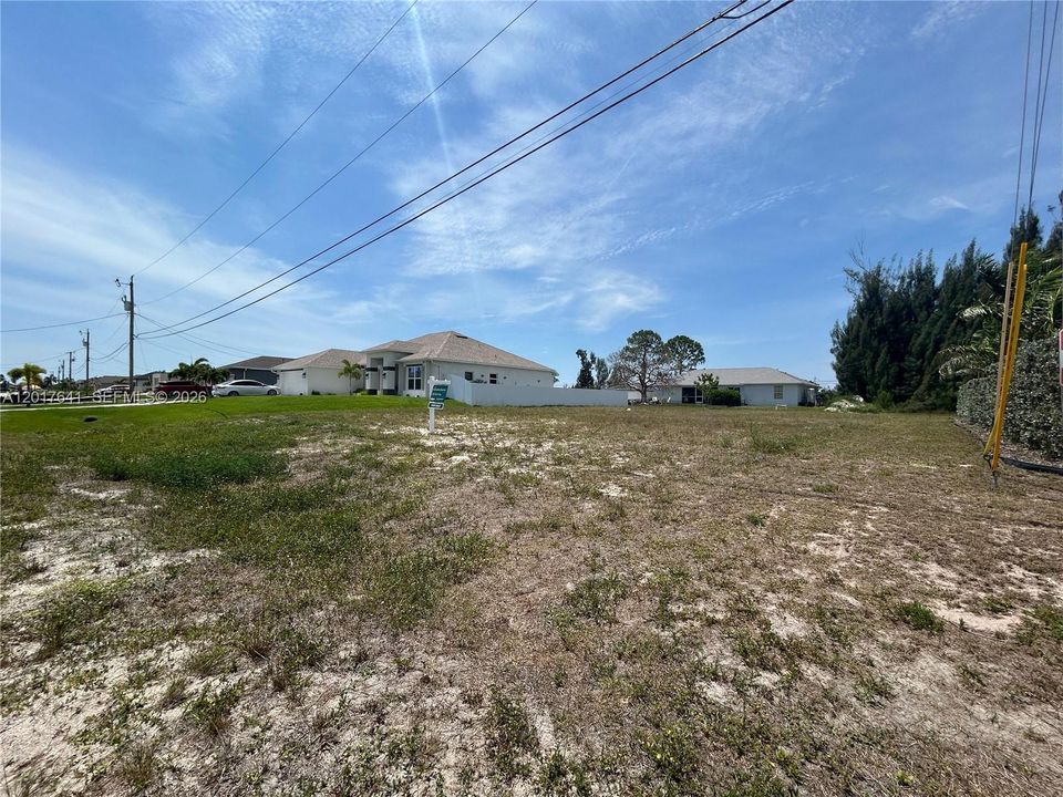 待售: $43,000 (0.23 acres)