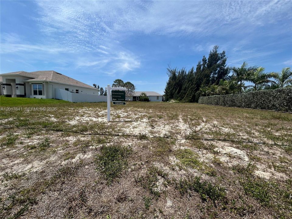 待售: $43,000 (0.23 acres)