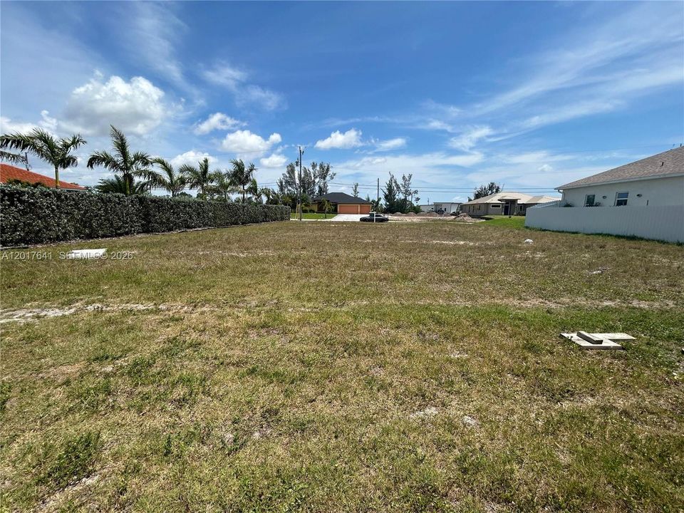 待售: $43,000 (0.23 acres)