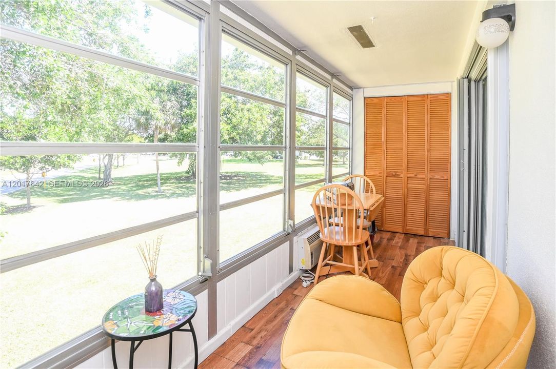 На продажу: $125,000 (1 спален, 1 ванн, 700 Квадратных фут)
