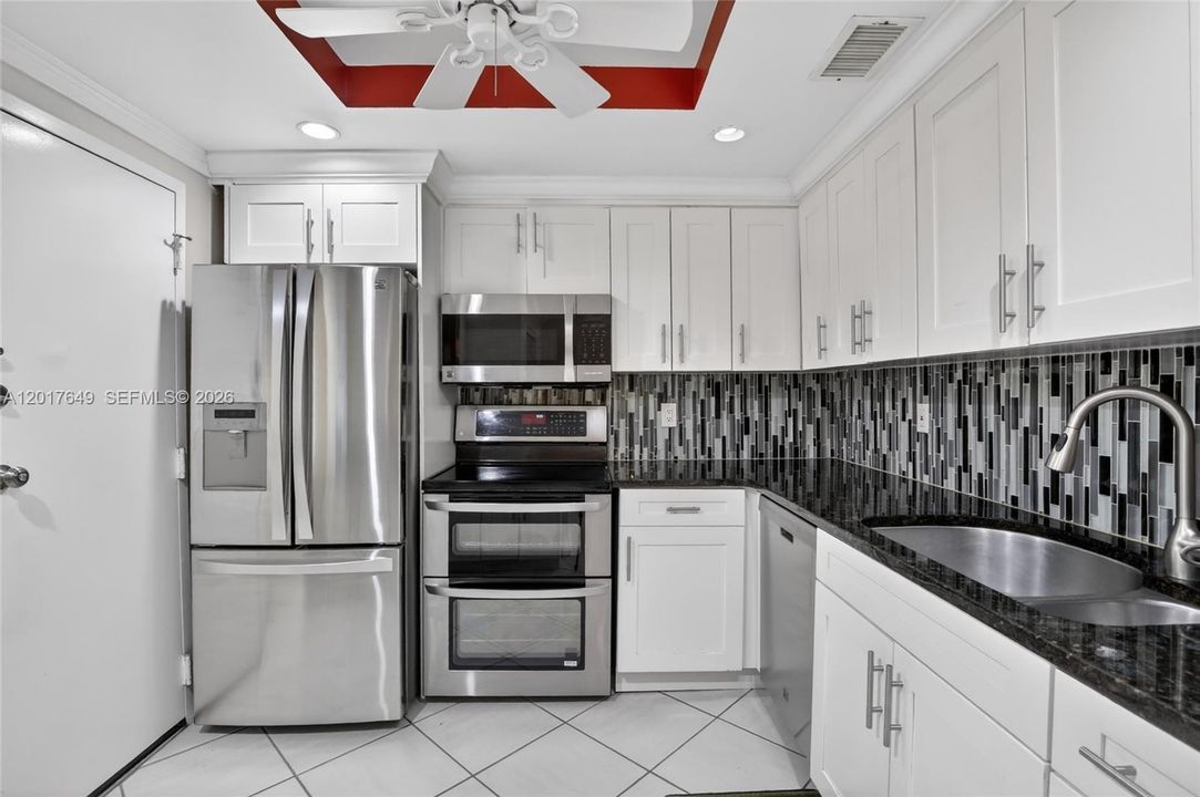 For Sale: $210,000 (2 beds, 2 baths, 1054 Square Feet)