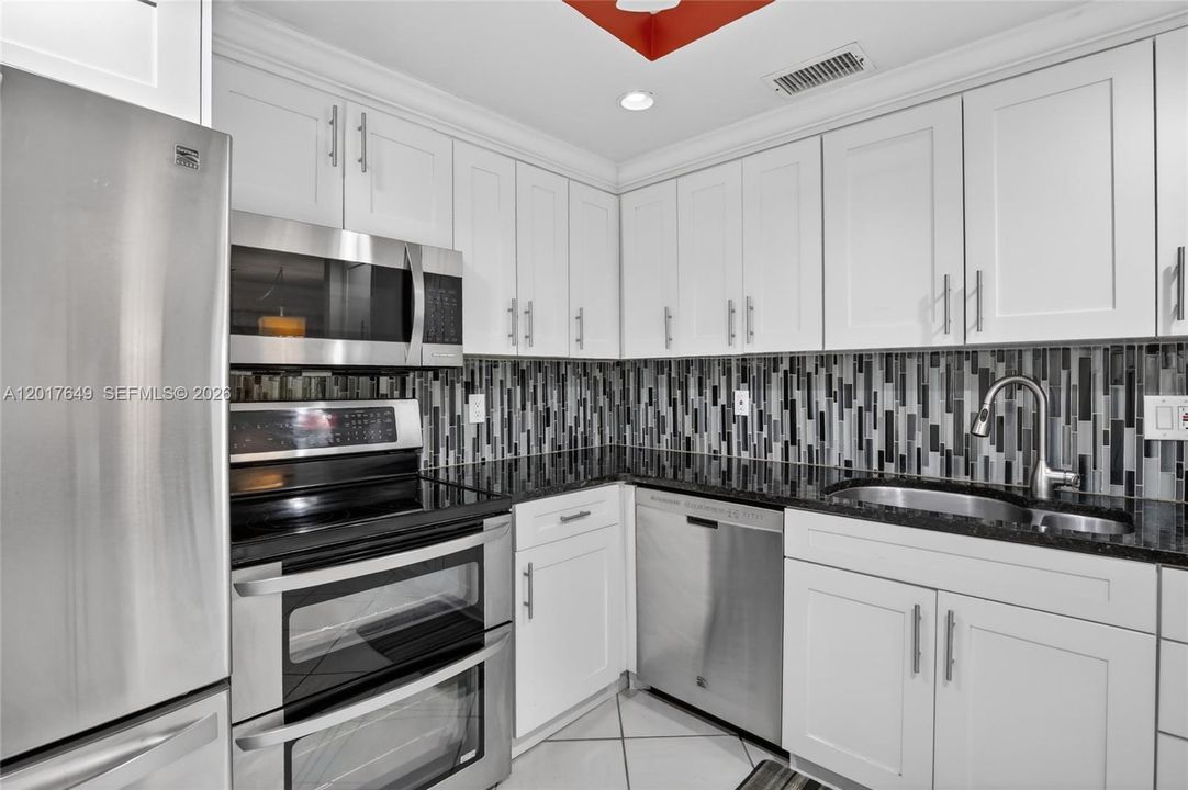 For Sale: $210,000 (2 beds, 2 baths, 1054 Square Feet)