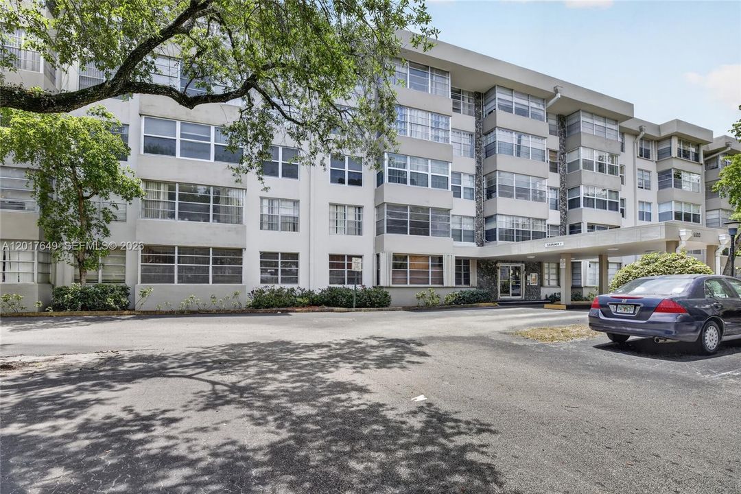 For Sale: $210,000 (2 beds, 2 baths, 1054 Square Feet)