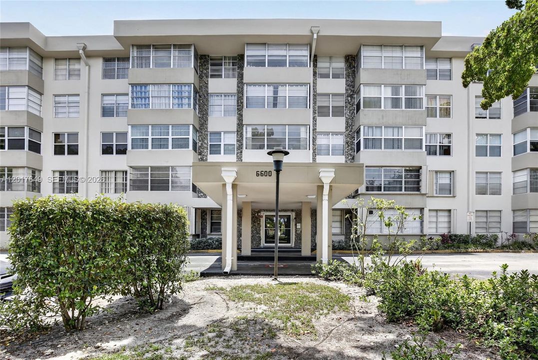 For Sale: $210,000 (2 beds, 2 baths, 1054 Square Feet)