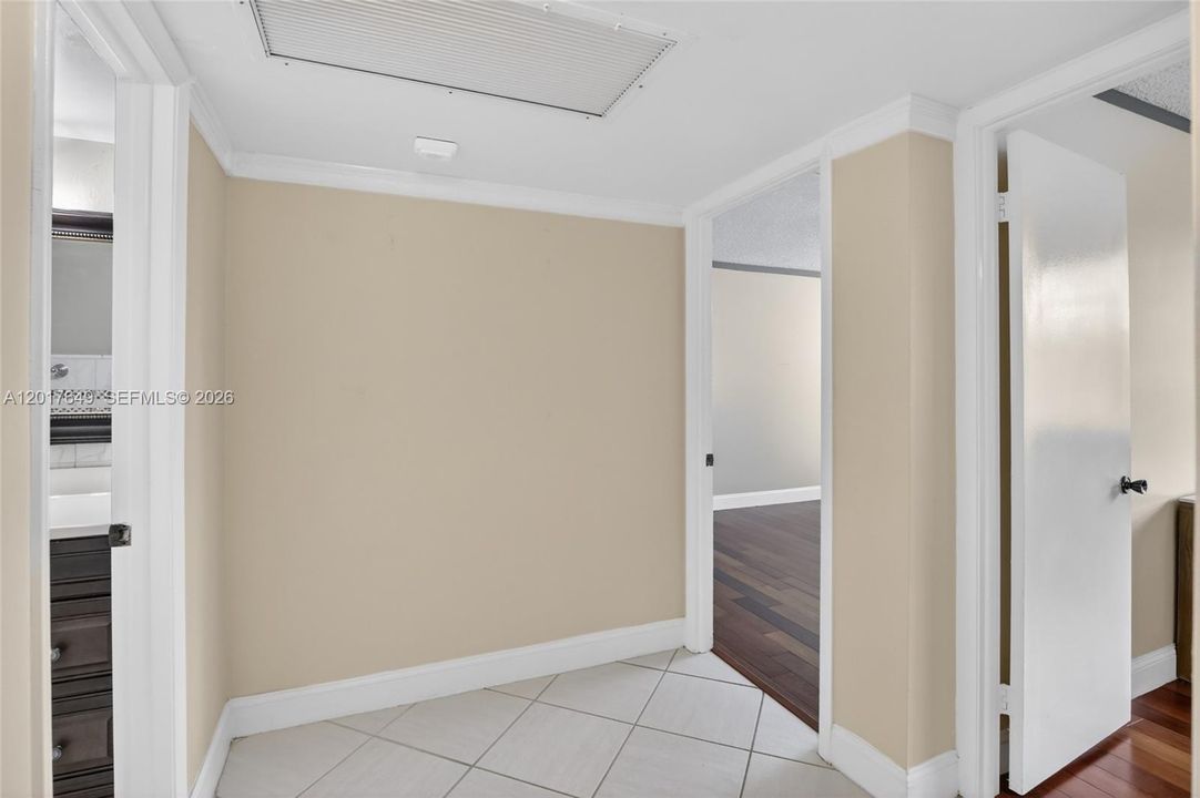 For Sale: $210,000 (2 beds, 2 baths, 1054 Square Feet)