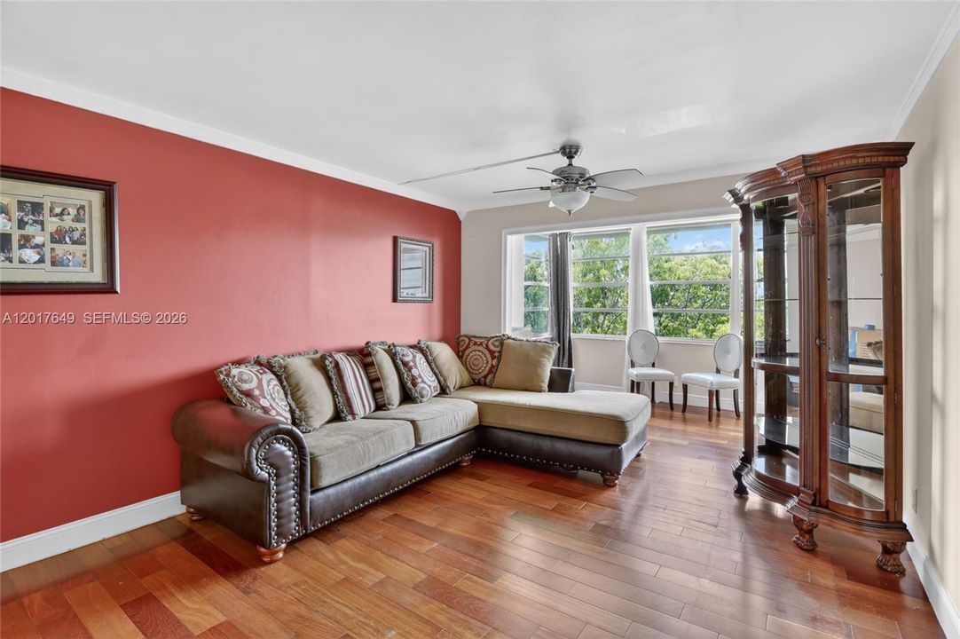 For Sale: $210,000 (2 beds, 2 baths, 1054 Square Feet)