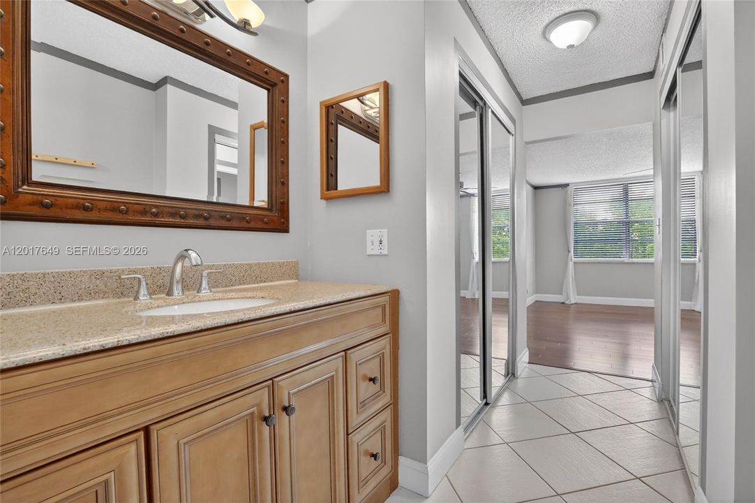 For Sale: $210,000 (2 beds, 2 baths, 1054 Square Feet)
