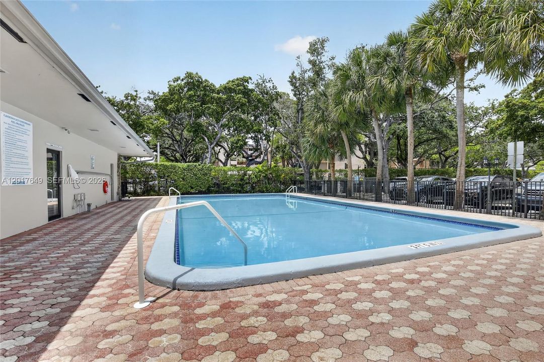 For Sale: $210,000 (2 beds, 2 baths, 1054 Square Feet)
