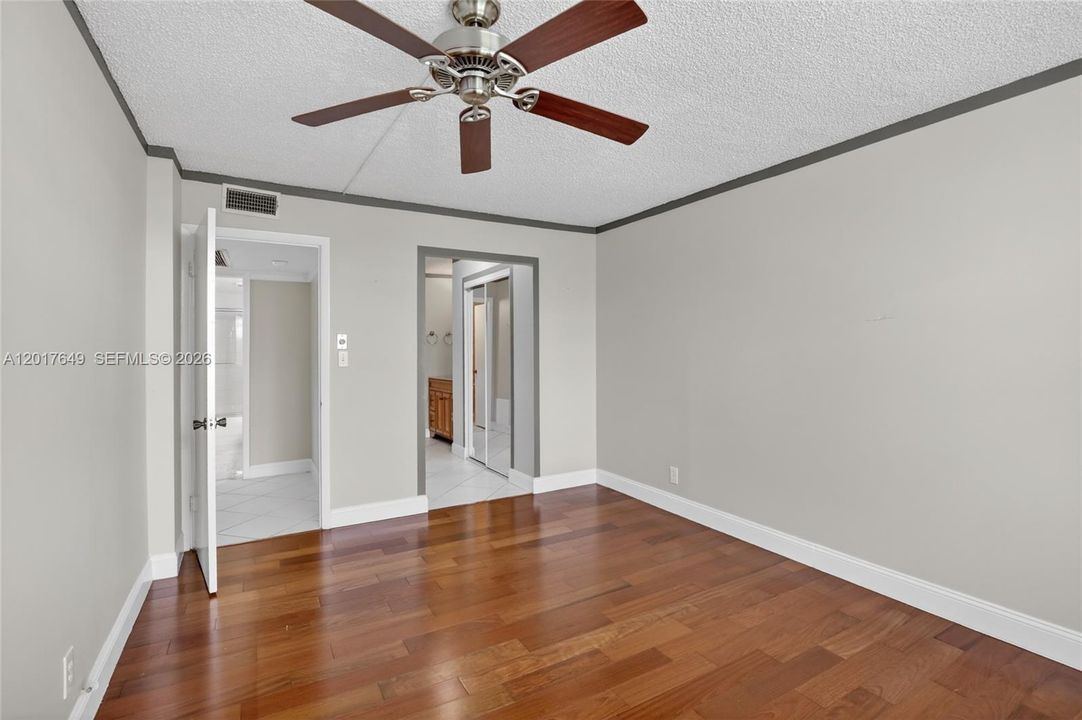 For Sale: $210,000 (2 beds, 2 baths, 1054 Square Feet)