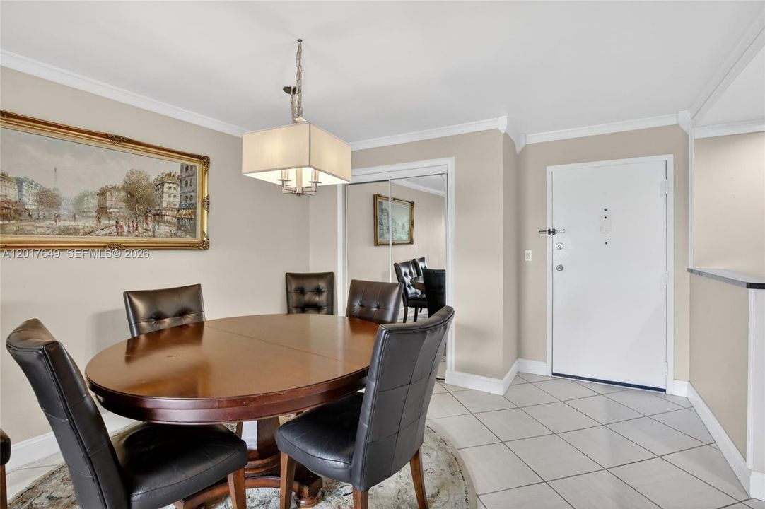 For Sale: $210,000 (2 beds, 2 baths, 1054 Square Feet)