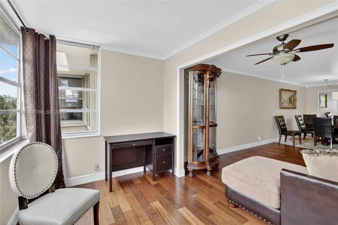 For Sale: $210,000 (2 beds, 2 baths, 1054 Square Feet)