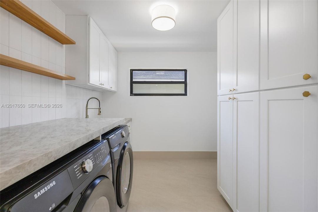 En Venta: $1,599,517 (4 camas, 2 baños, 2925 Pies cuadrados)