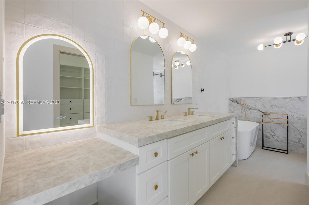 En Venta: $1,599,517 (4 camas, 2 baños, 2925 Pies cuadrados)
