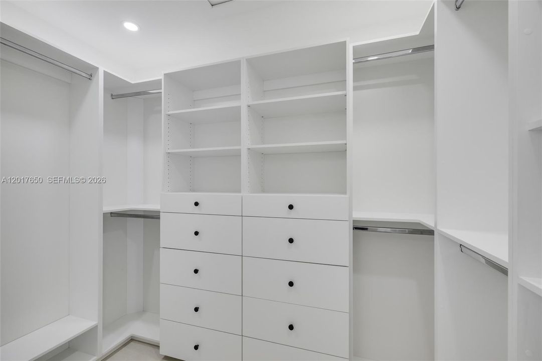 En Venta: $1,599,517 (4 camas, 2 baños, 2925 Pies cuadrados)