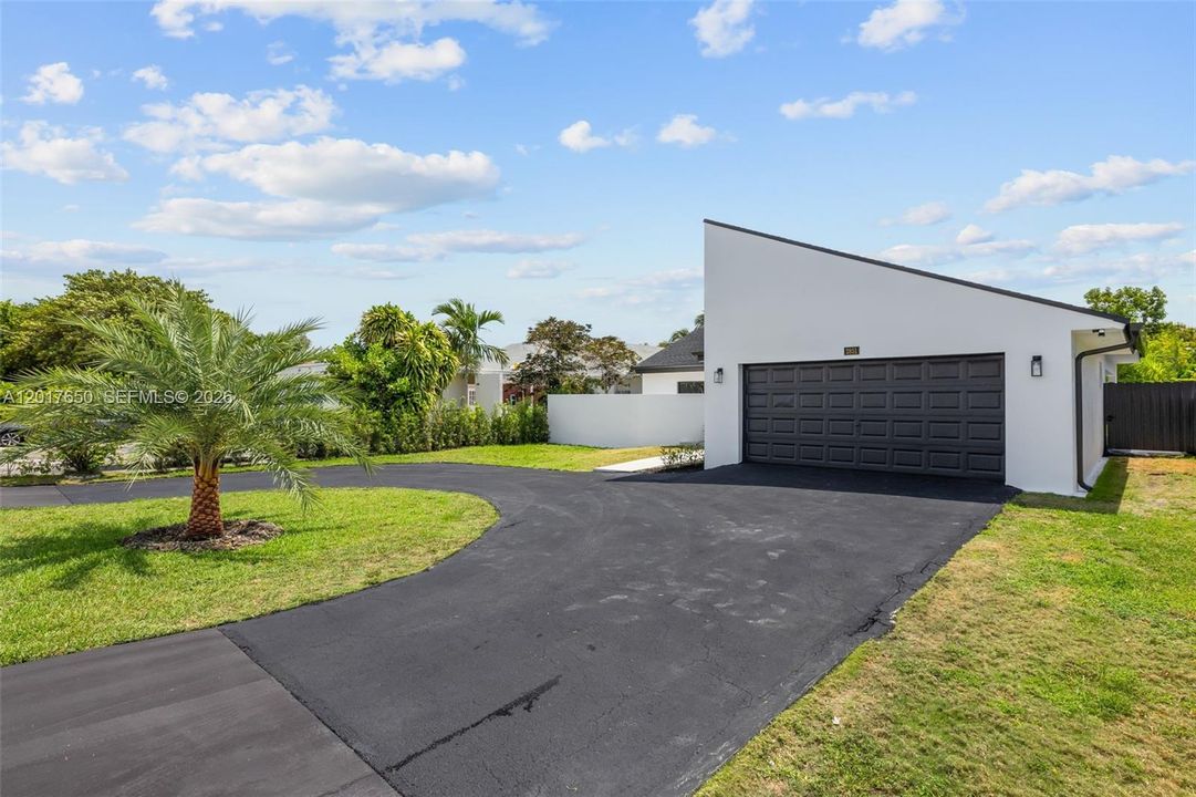 En Venta: $1,599,517 (4 camas, 2 baños, 2925 Pies cuadrados)