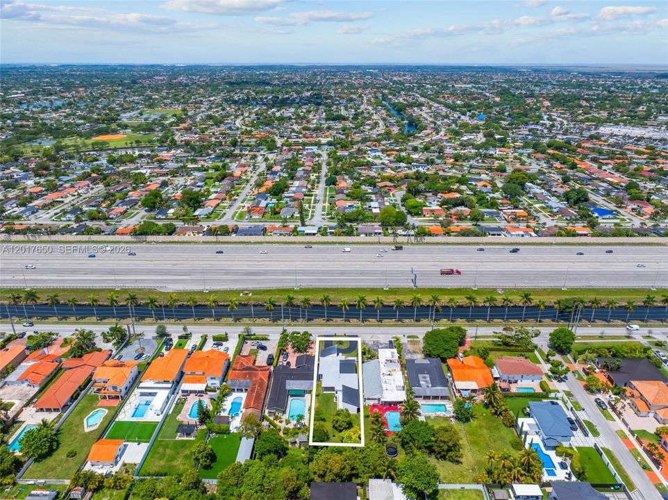 En Venta: $1,599,517 (4 camas, 2 baños, 2925 Pies cuadrados)
