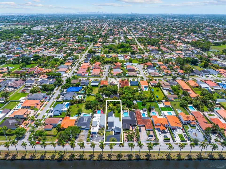 En Venta: $1,599,517 (4 camas, 2 baños, 2925 Pies cuadrados)