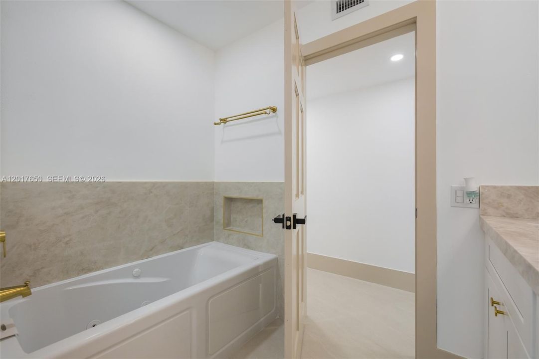En Venta: $1,599,517 (4 camas, 2 baños, 2925 Pies cuadrados)