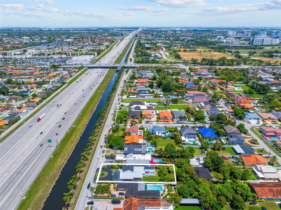 En Venta: $1,599,517 (4 camas, 2 baños, 2925 Pies cuadrados)