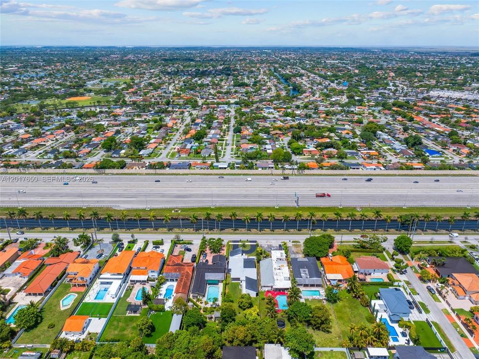 En Venta: $1,599,517 (4 camas, 2 baños, 2925 Pies cuadrados)