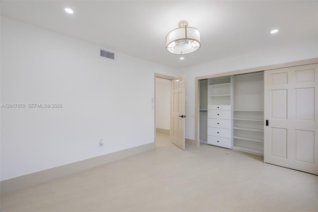 En Venta: $1,599,517 (4 camas, 2 baños, 2925 Pies cuadrados)