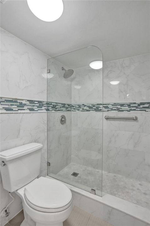For Sale: $195,000 (1 beds, 1 baths, 990 Square Feet)