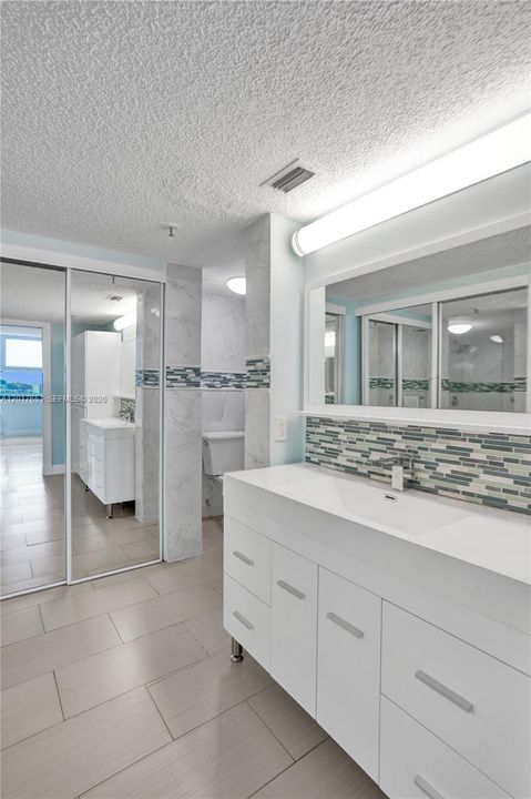 For Sale: $195,000 (1 beds, 1 baths, 990 Square Feet)