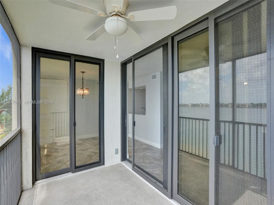 For Sale: $195,000 (1 beds, 1 baths, 990 Square Feet)