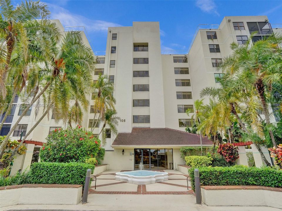 For Sale: $195,000 (1 beds, 1 baths, 990 Square Feet)