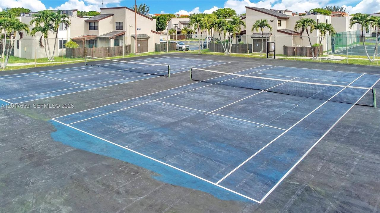 Activo con contrato: $2,350 (2 camas, 2 baños, 981 Pies cuadrados)